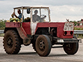 Motor Vehicles, en Route Santa Clara to Havana, Cuba