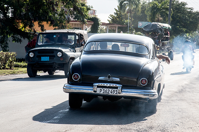 An Old Lincoln, Carretera Central de Cuba