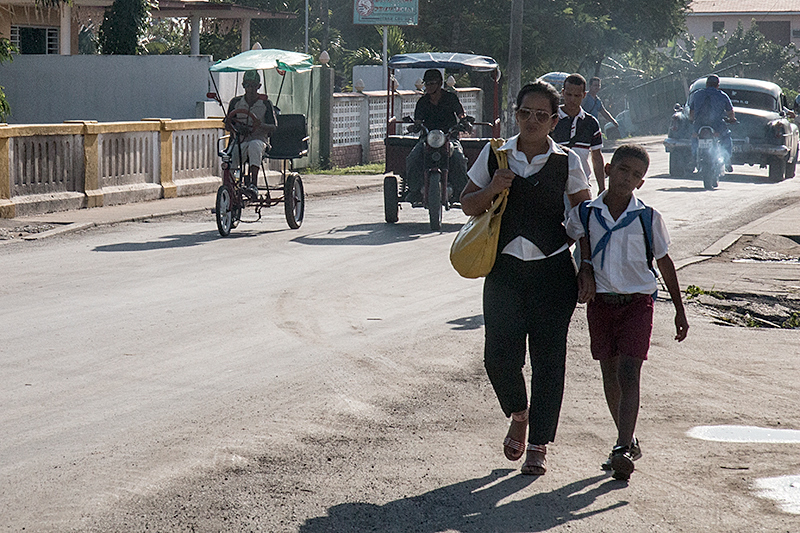 Walking Home From School With Mom, Carretera Central de Cuba