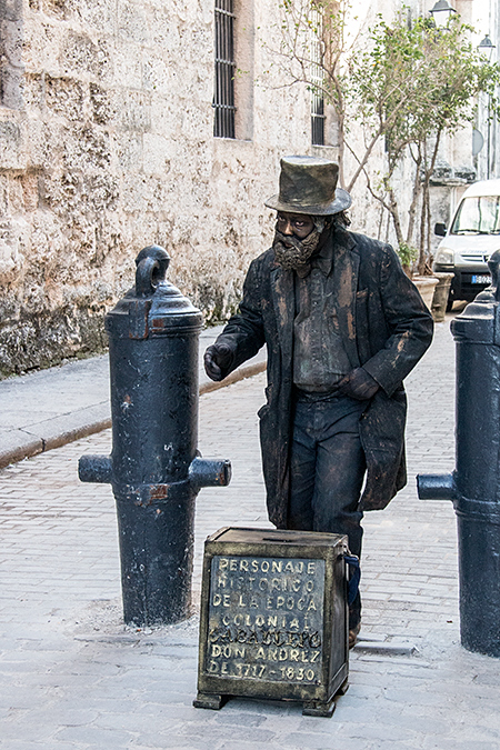 Living Statue in Havana, Cuba