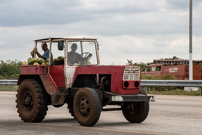 Truck en Route Santa Clara to Havana, Cuba