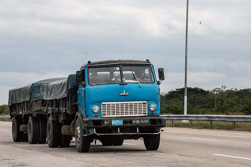 Truck en Route Santa Clara to Havana, Cuba