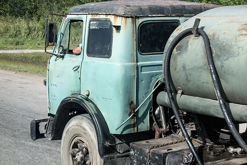 Truck en Route Santa Clara to Havana, Cuba