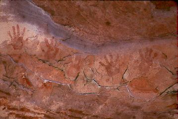 Petroglyphs on trail near Willow Springs