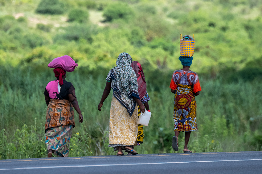 Tanzanian Women, en route Same > Mullers Mountain Lodge, Tanzania